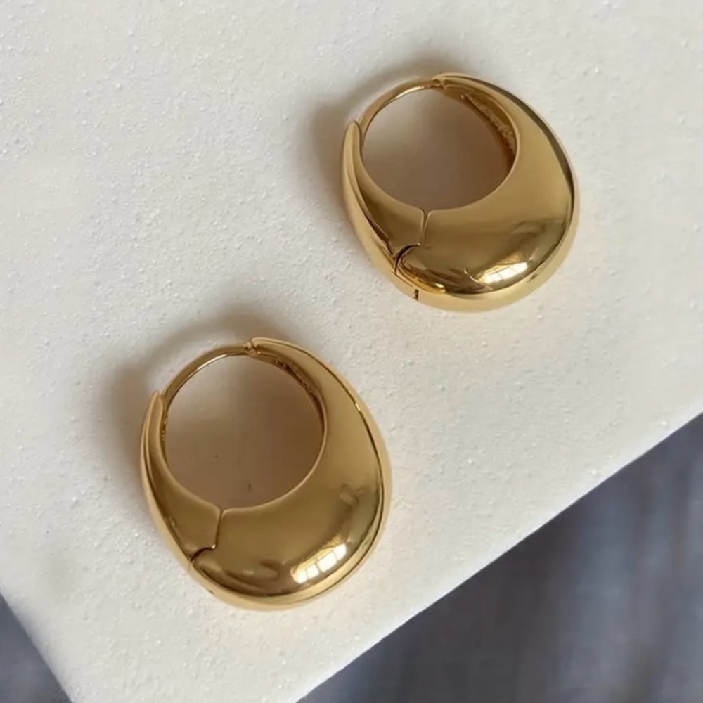 ✨Zara Petite Gold Huggie Earrings - Picture 6 of 6